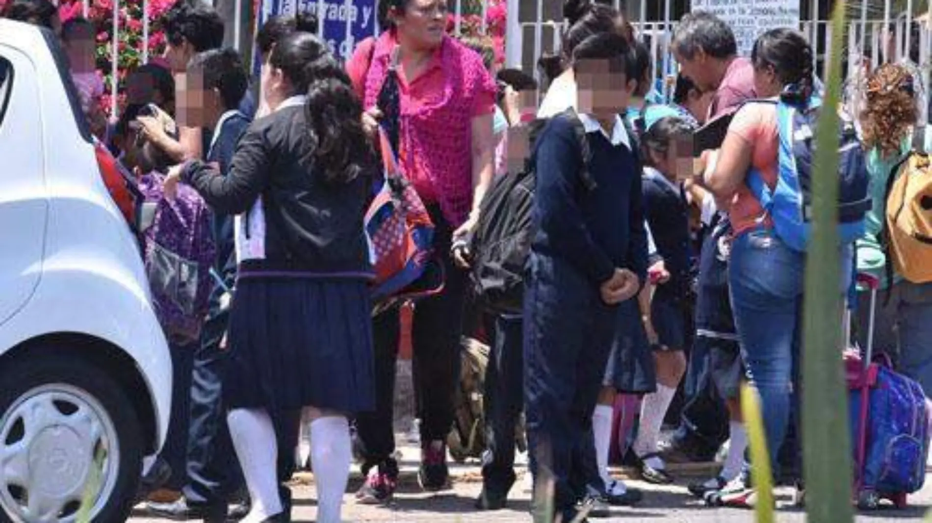 NIÑOS ENTRANDO A CLASES (1) OK